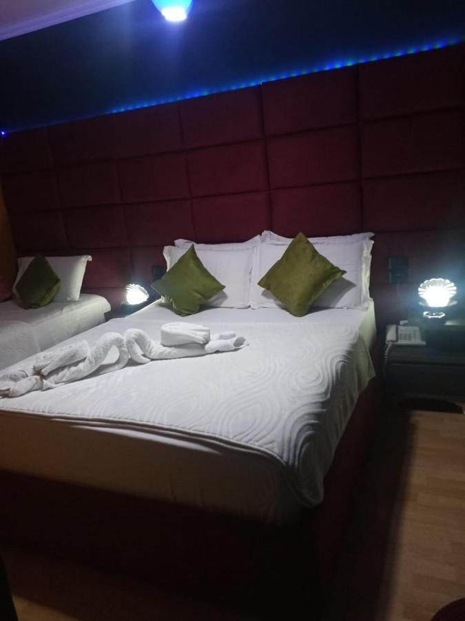Orange Hotel *